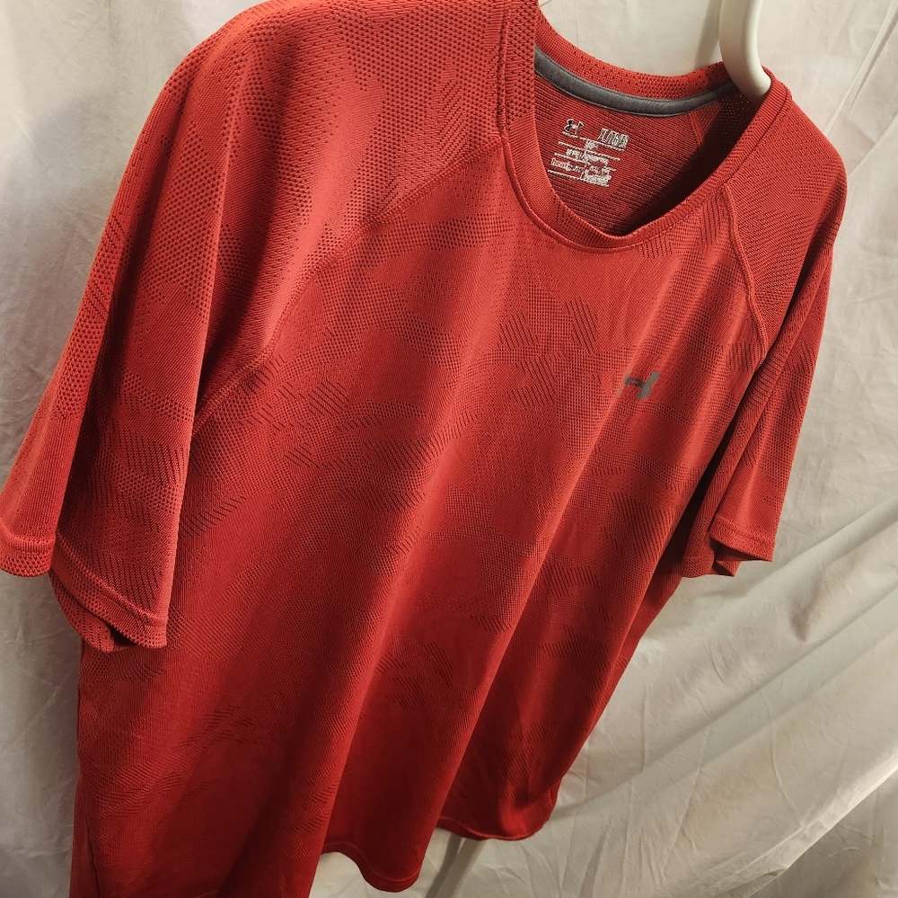 UNDER ARMOUR TOP - Picture 3 of 5
